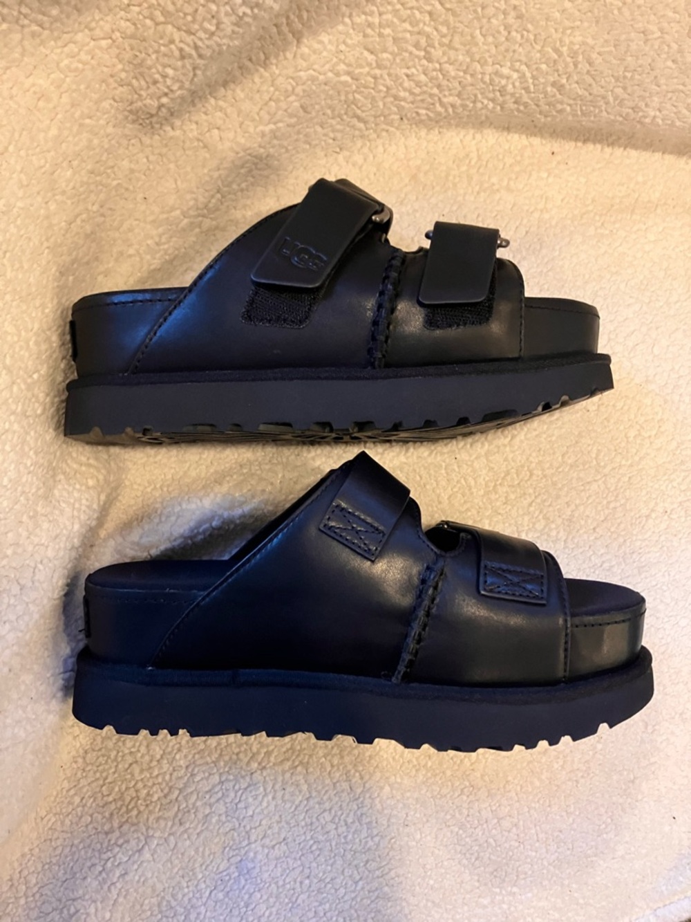UGG Black GoldenstarHi Slide Platform